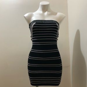 Formfitting strapless dress